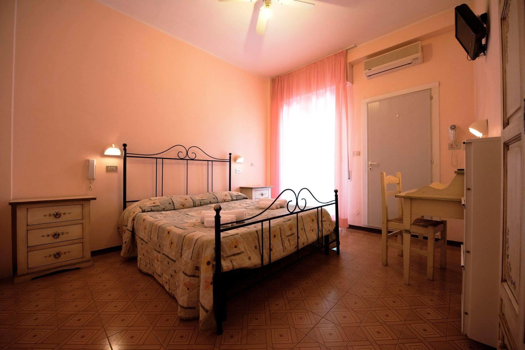 Hotel Settebello B&B Cesenatico Exterior photo