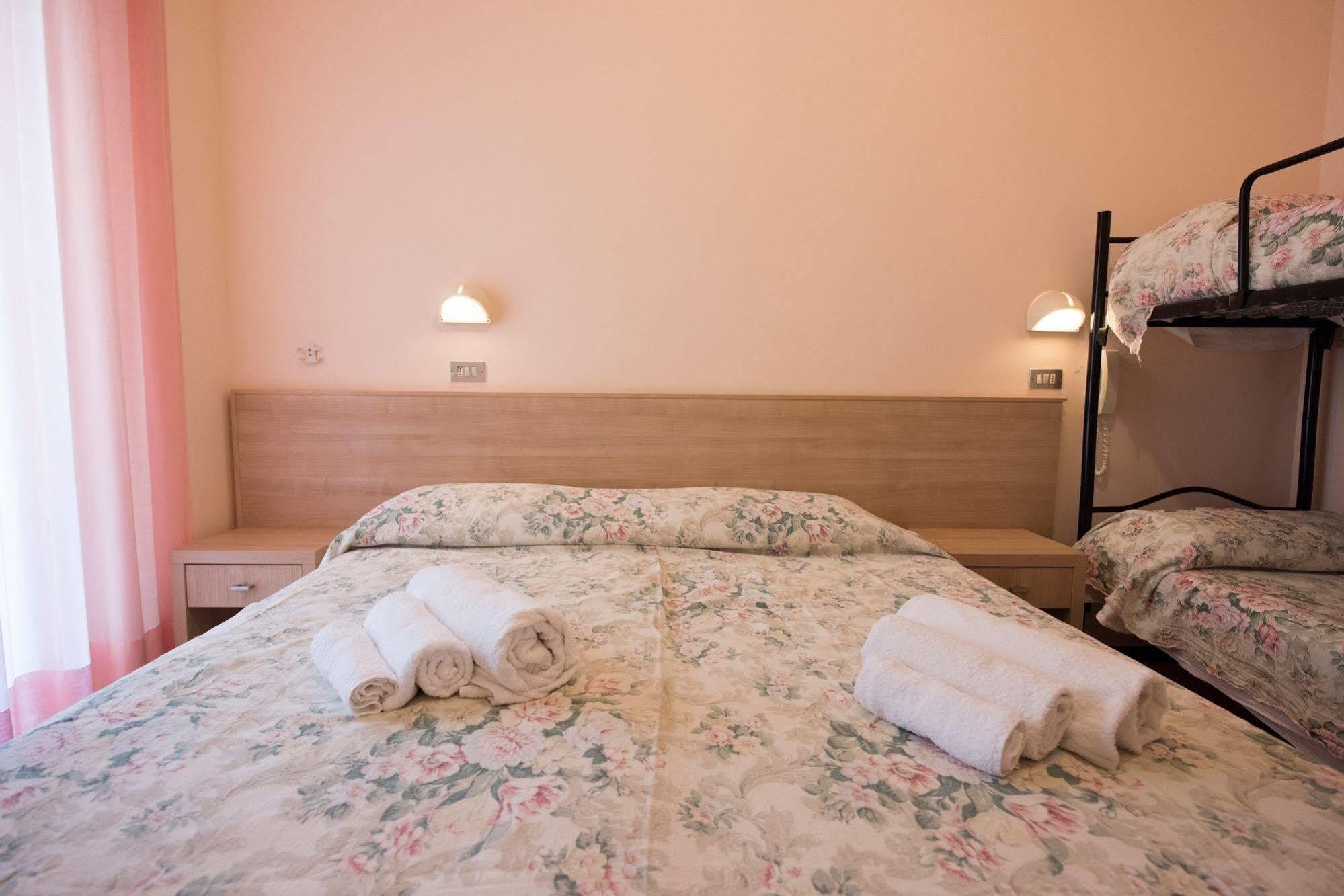 Hotel Settebello B&B Cesenatico Exterior photo